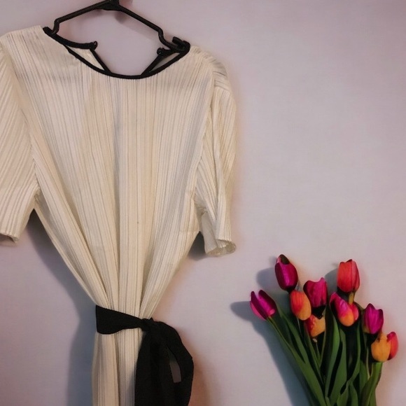 🫶🏻~Pleated Pure White dress- - Picture 2 of 10